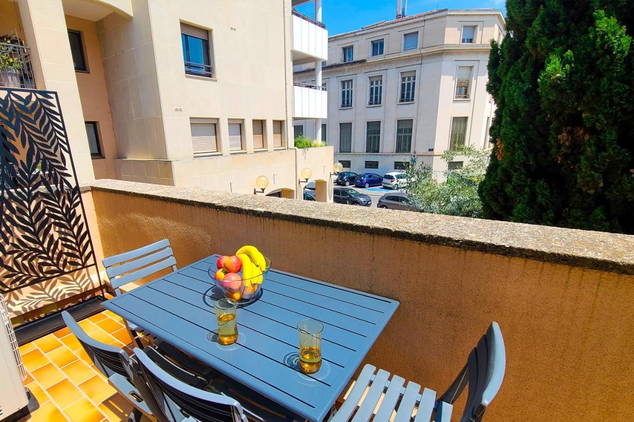 Ferienwohnung Regard Sur Les Remparts - Terrasse & Parking Avignon Exterior foto