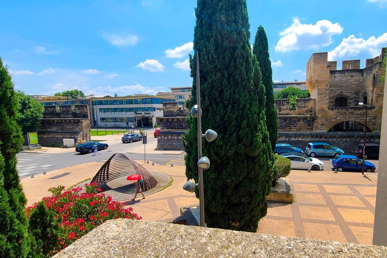 Ferienwohnung Regard Sur Les Remparts - Terrasse & Parking Avignon Exterior foto